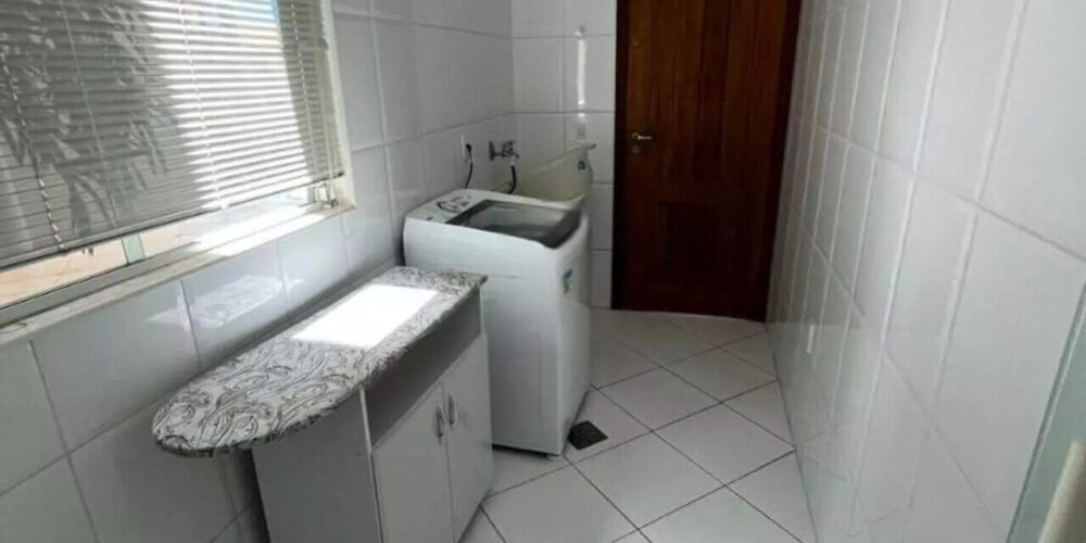 52e605fe4a58b058c0c4d9c6