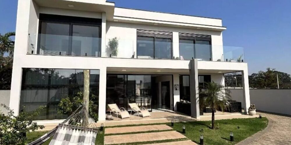 b3c9ec2a276750a64a83d35f